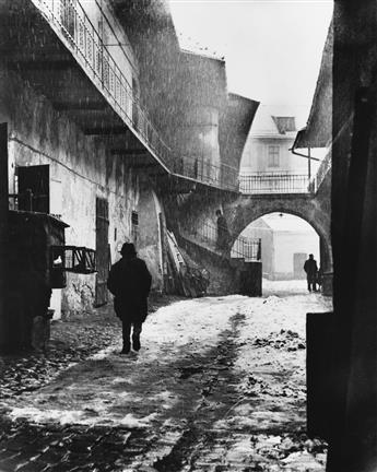 ROMAN VISHNIAC (1897-1990) A group of 9 street photographs, both larger scenes and portraits, depicting Jewish life in Poland.